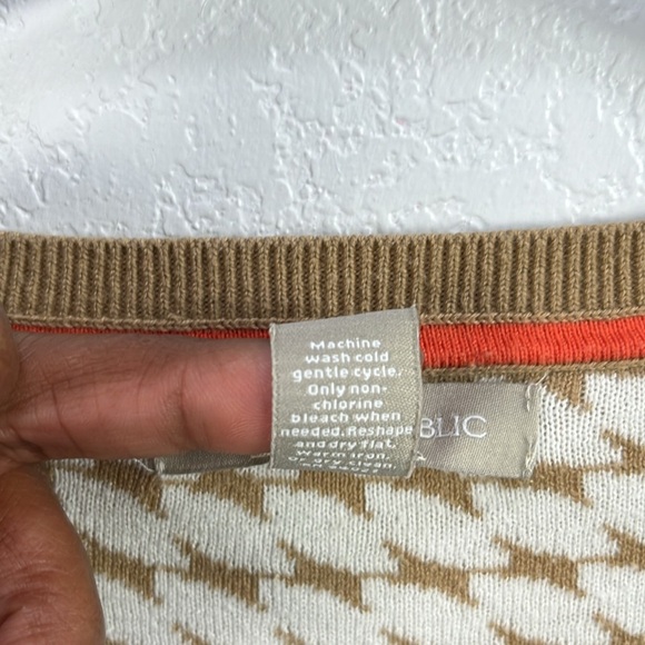 Banana Republic Women’s Tan Houndstooth Sweater Size S Career Business Chic - Picture 4 of 9